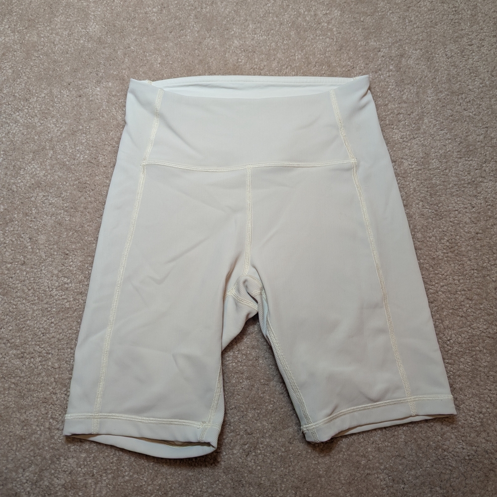 Lululemon Ribbed Contoured High-Rise Short 8"